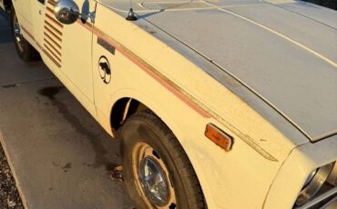 Toyota-hilux-truck-1977-white-3