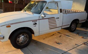 Toyota-hilux-truck-1977-white