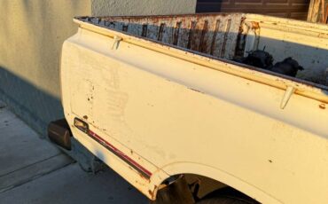 Toyota-hilux-truck-1977-white-6