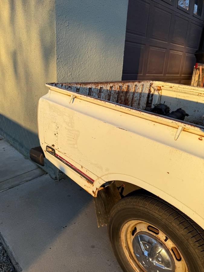 Toyota-hilux-truck-1977-white-6