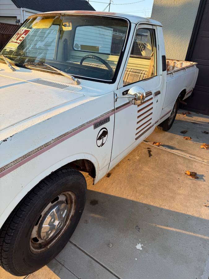 Toyota-hilux-truck-1977-white-8