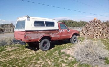 Toyota-hilux-truck-1983-red-1