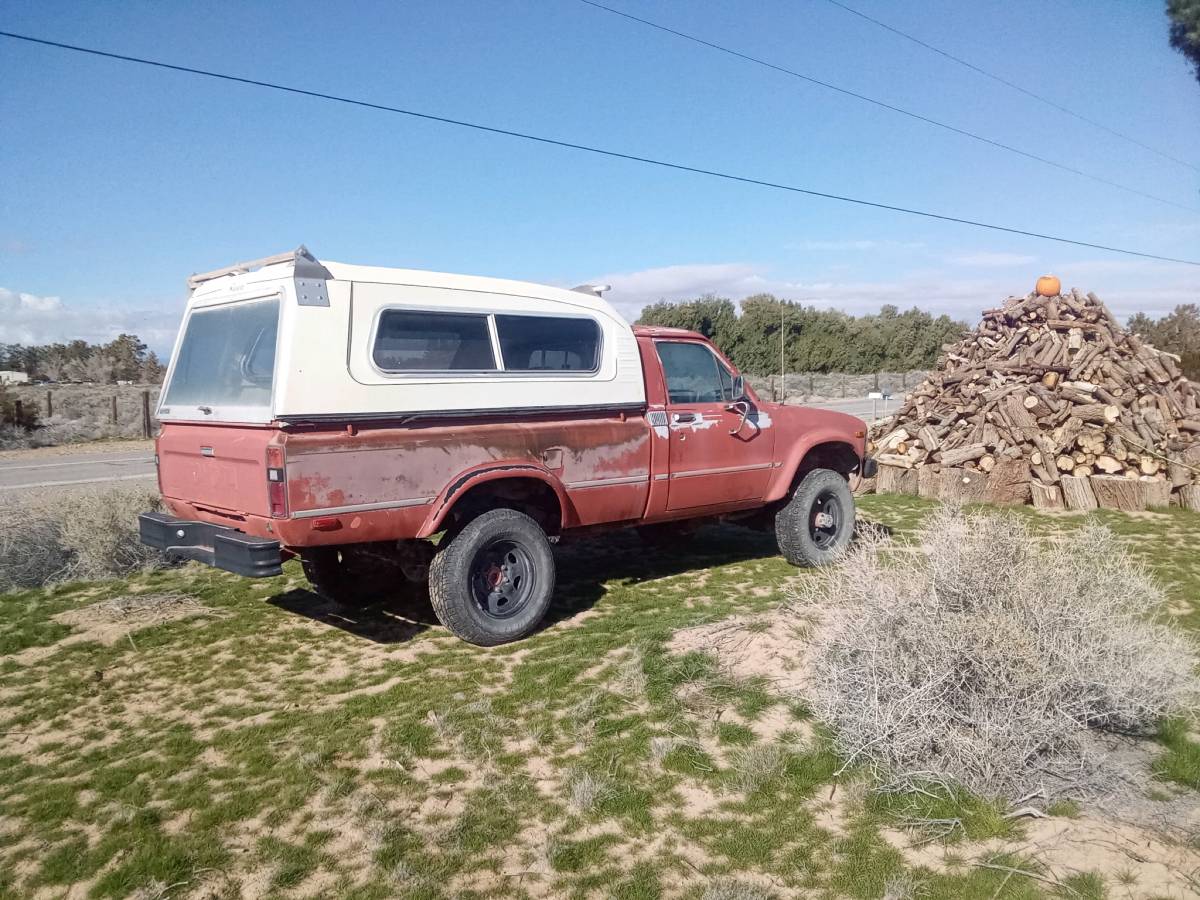 Toyota-hilux-truck-1983-red-1