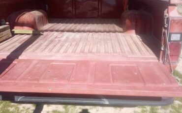 Toyota-hilux-truck-1983-red-3