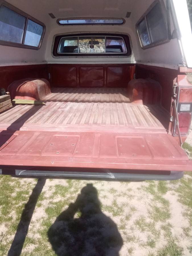 Toyota-hilux-truck-1983-red-3