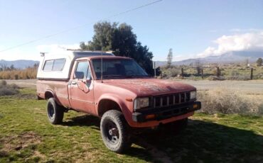 Toyota-hilux-truck-1983-red