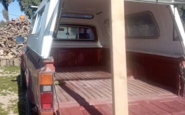 Toyota-hilux-truck-1983-red-4