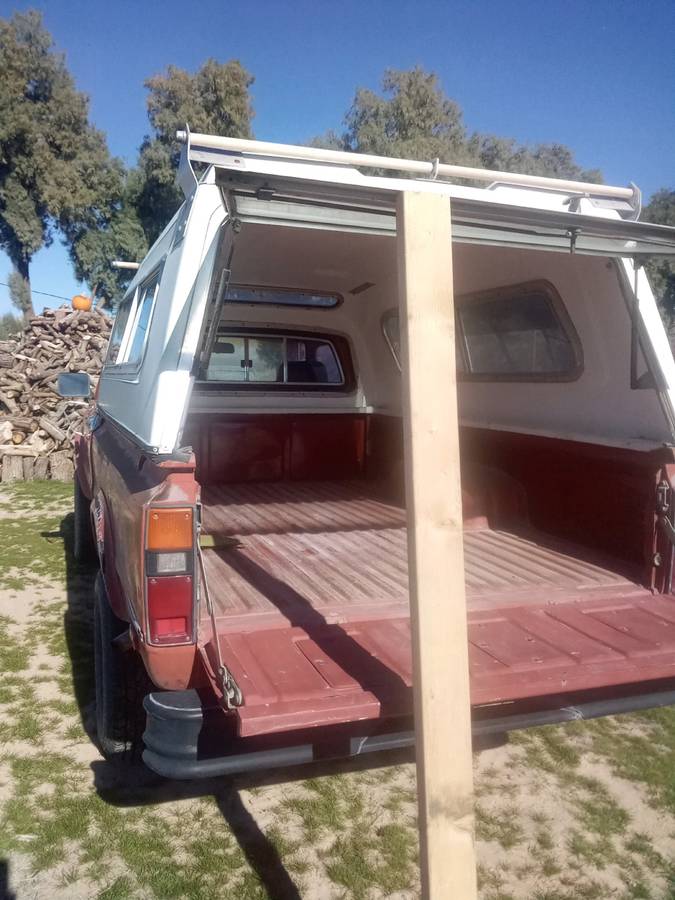 Toyota-hilux-truck-1983-red-4