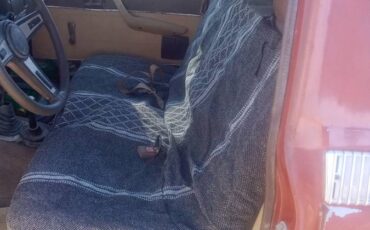 Toyota-hilux-truck-1983-red-5