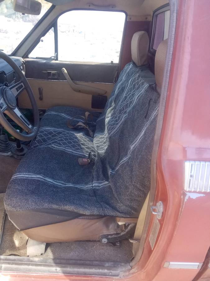 Toyota-hilux-truck-1983-red-5