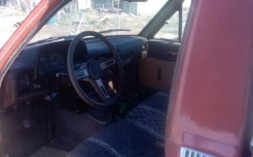 Toyota-hilux-truck-1983-red-6