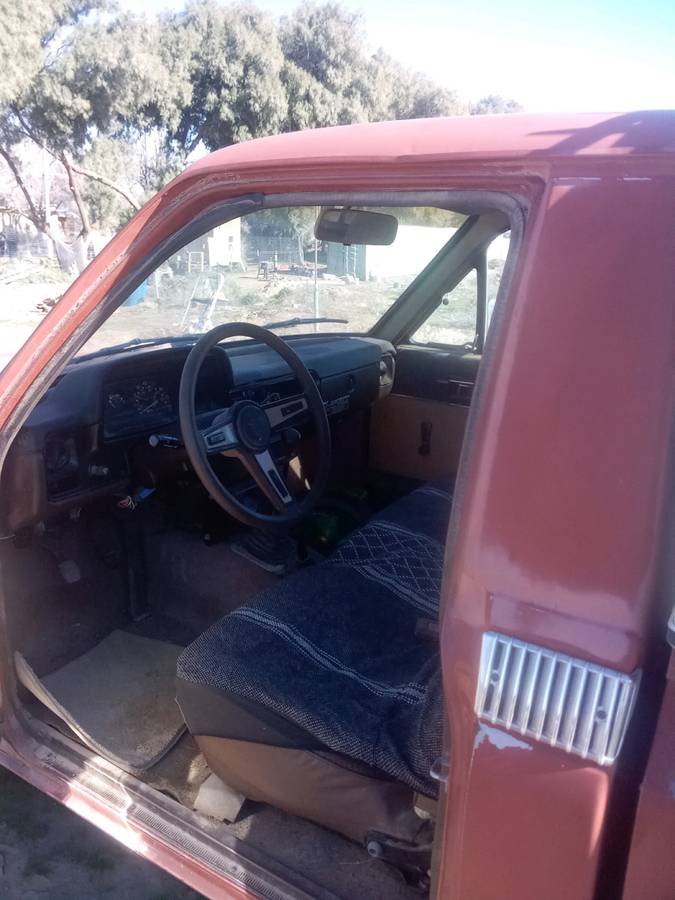 Toyota-hilux-truck-1983-red-6