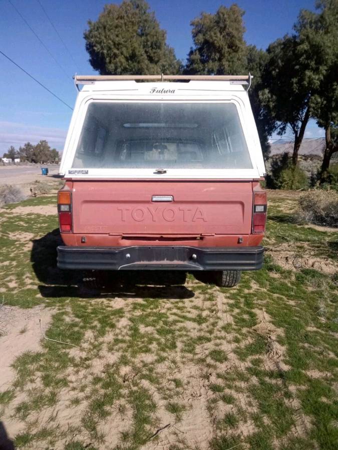 Toyota-hilux-truck-1983-red-7