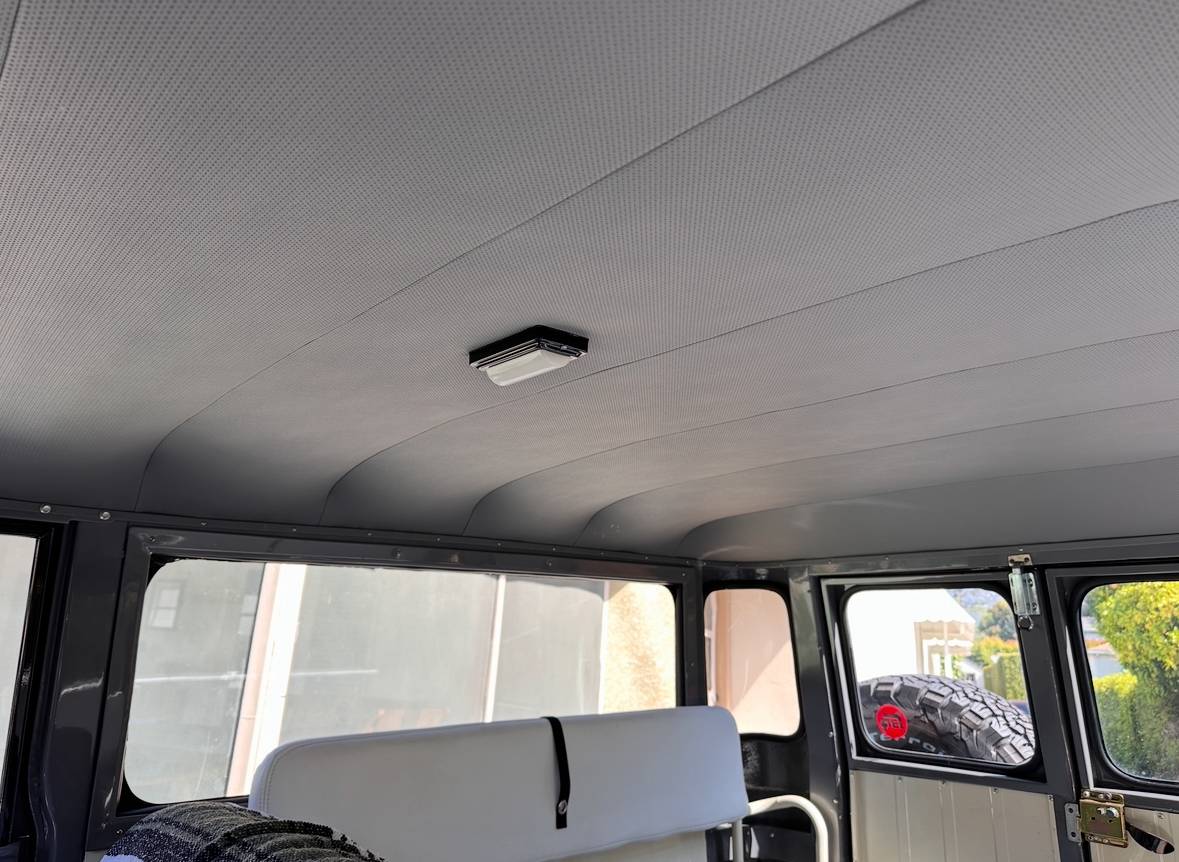 Toyota-land-cruiser-1970-grey-1