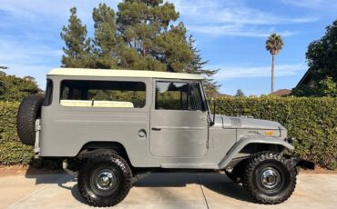 Toyota-land-cruiser-1970-grey-11