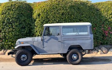 Toyota-land-cruiser-1970-grey-12