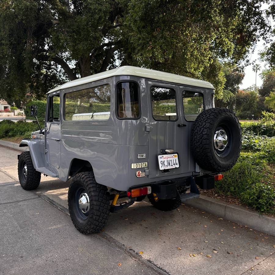 Toyota-land-cruiser-1970-grey-13