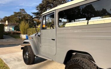Toyota-land-cruiser-1970-grey-15