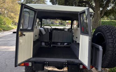 Toyota-land-cruiser-1970-grey-16