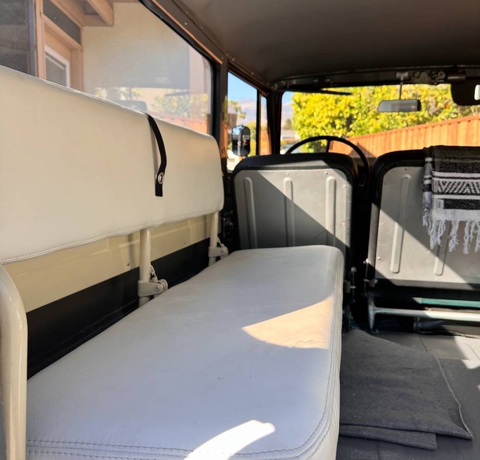 Toyota-land-cruiser-1970-grey-2