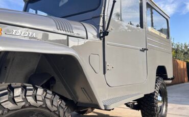 Toyota-land-cruiser-1970-grey-8