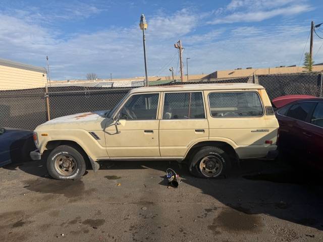 Toyota-land-cruiser-1983-yellow-1