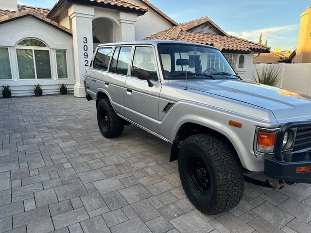 Toyota-land-cruiser-1985-silver-1