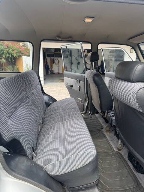 Toyota-land-cruiser-1985-silver-10