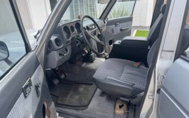 Toyota-land-cruiser-1985-silver-11