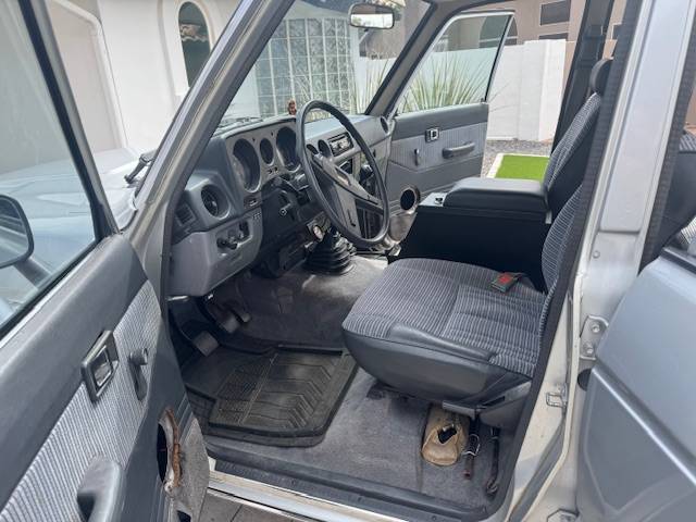 Toyota-land-cruiser-1985-silver-11