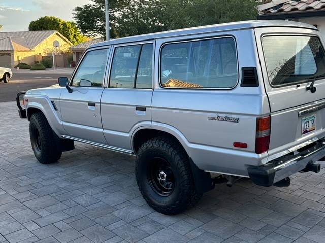 Toyota-land-cruiser-1985-silver-2