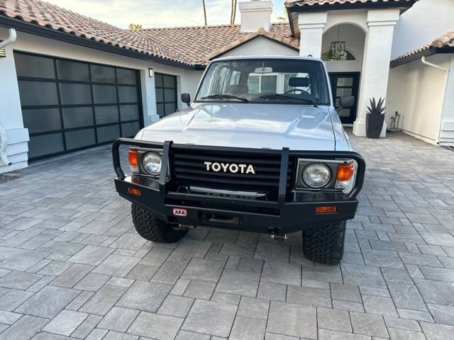 Toyota-land-cruiser-1985-silver-3