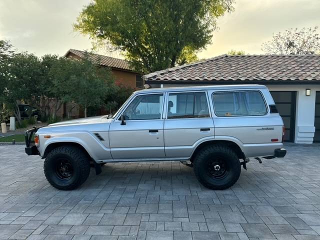 Toyota-land-cruiser-1985-silver-4