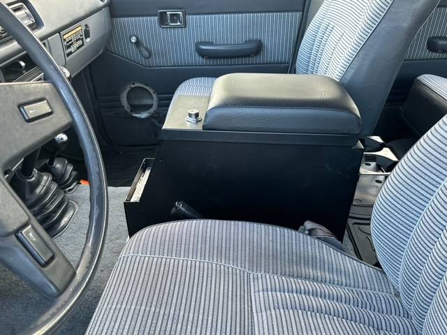 Toyota-land-cruiser-1985-silver-8