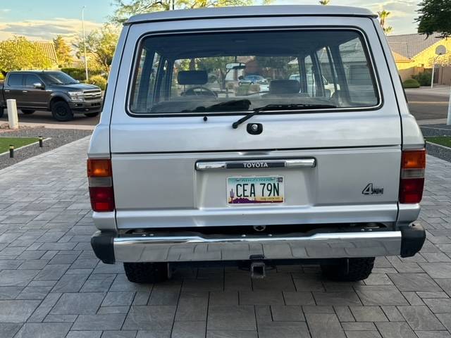 Toyota-land-cruiser-1985-silver