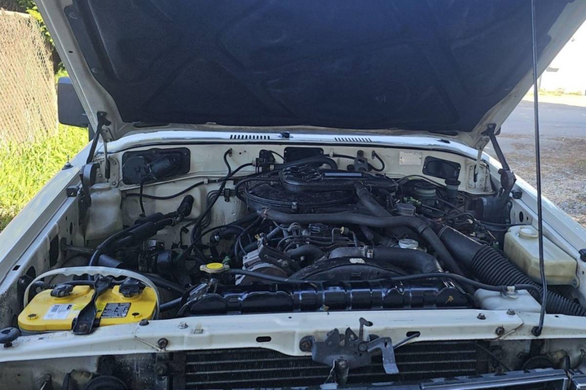 Toyota-land-cruiser-1986-white-5