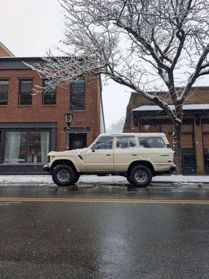 Toyota-land-cruiser-1988-white