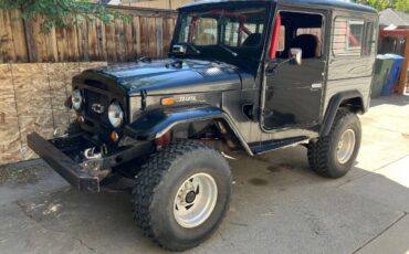 Toyota-land-cruiser-fj40-1967-black-2