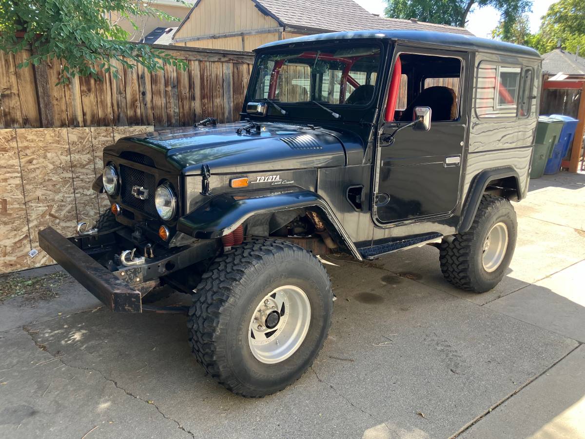 Toyota-land-cruiser-fj40-1967-black-2