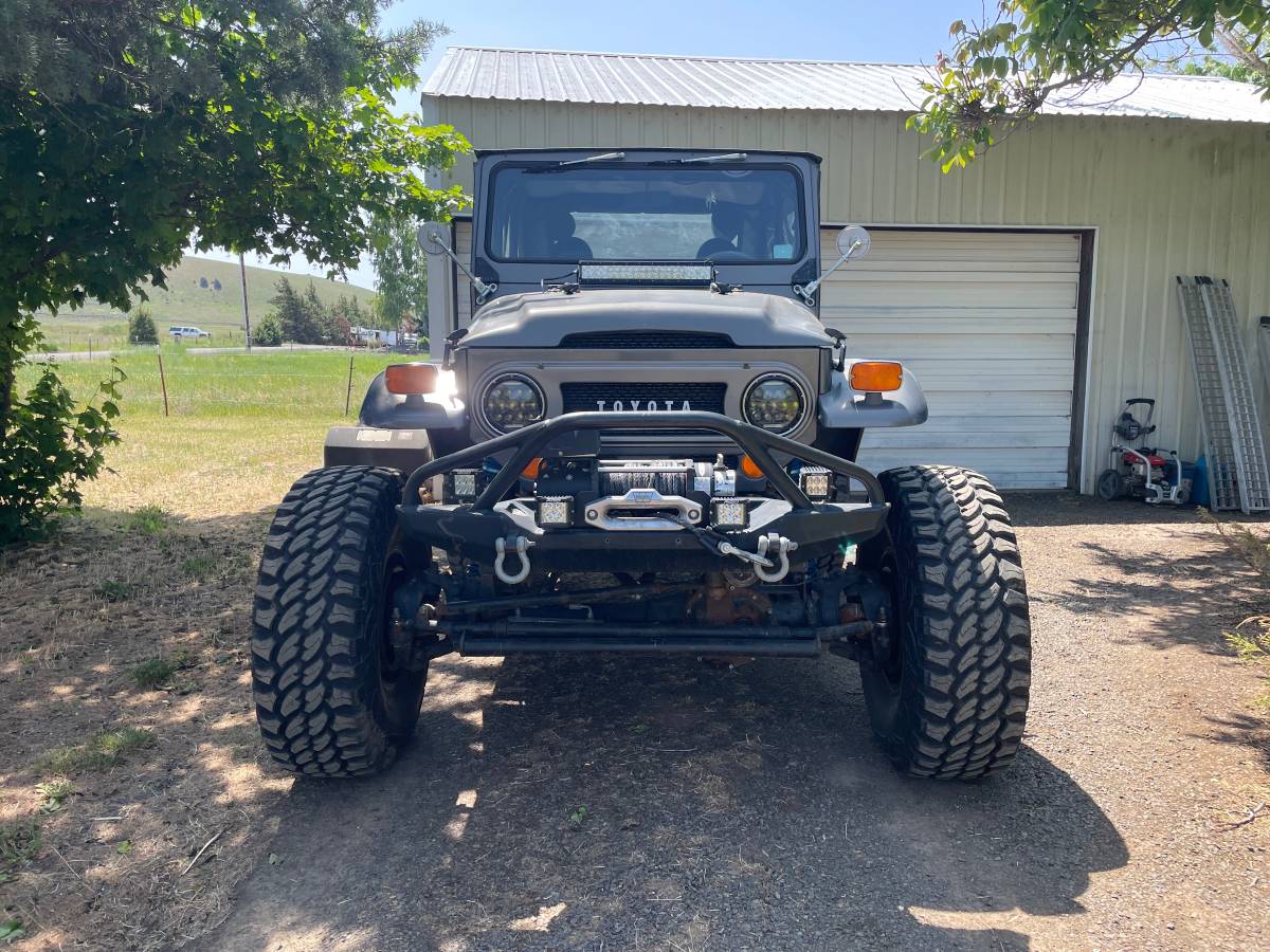 Toyota-land-cruiser-fj40-1969-silver-1