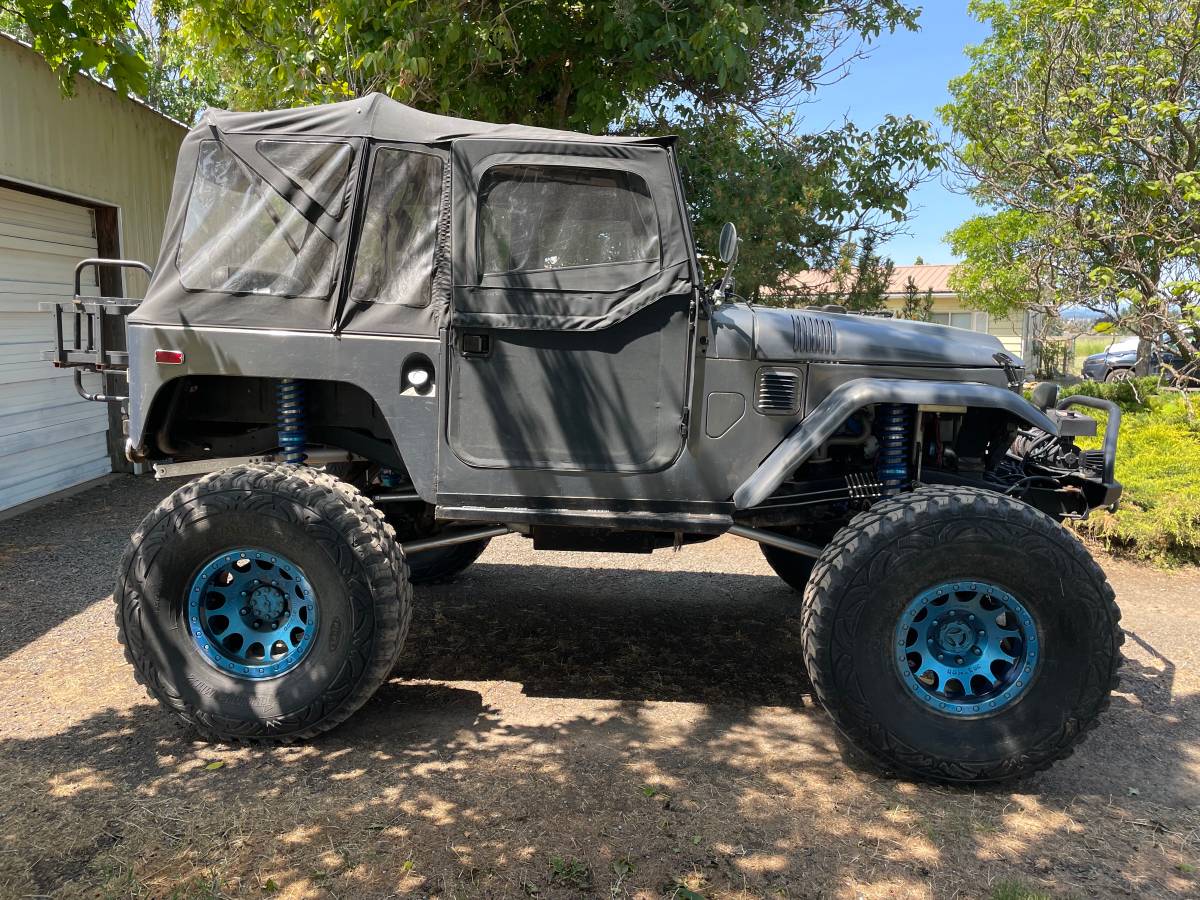 Toyota-land-cruiser-fj40-1969-silver-12