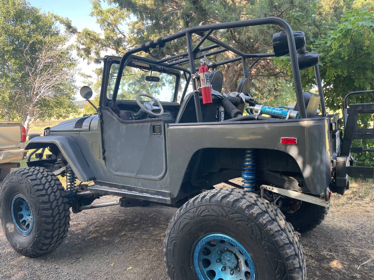 Toyota-land-cruiser-fj40-1969-silver-5