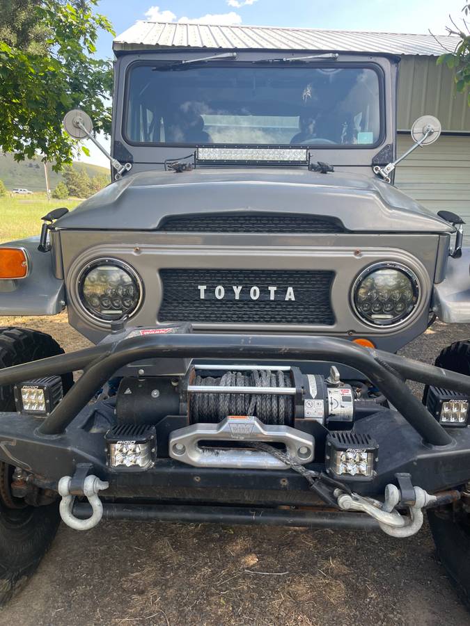 Toyota-land-cruiser-fj40-1969-silver-7