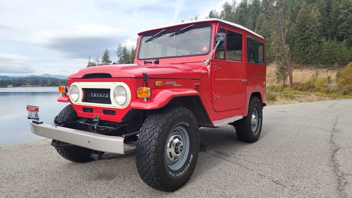 Toyota-land-cruiser-fj40-1972-red-1