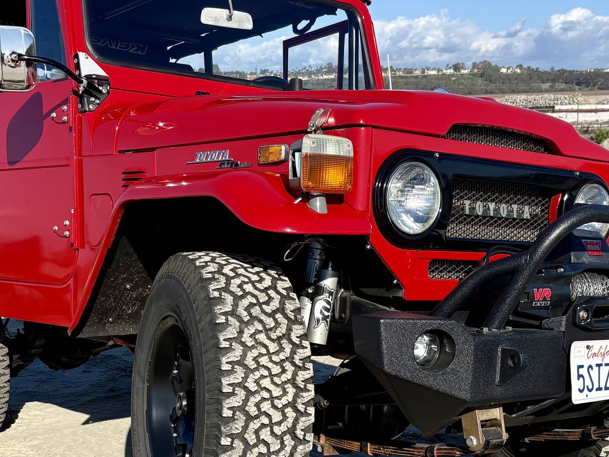 Toyota-land-cruiser-fj40-1972-red-15