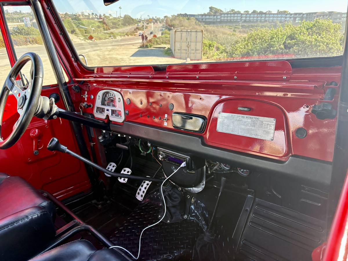 Toyota-land-cruiser-fj40-1972-red-19
