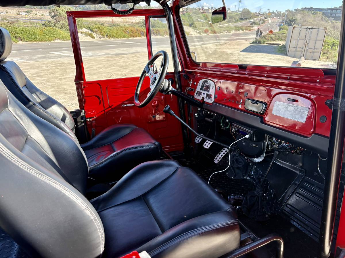 Toyota-land-cruiser-fj40-1972-red-28