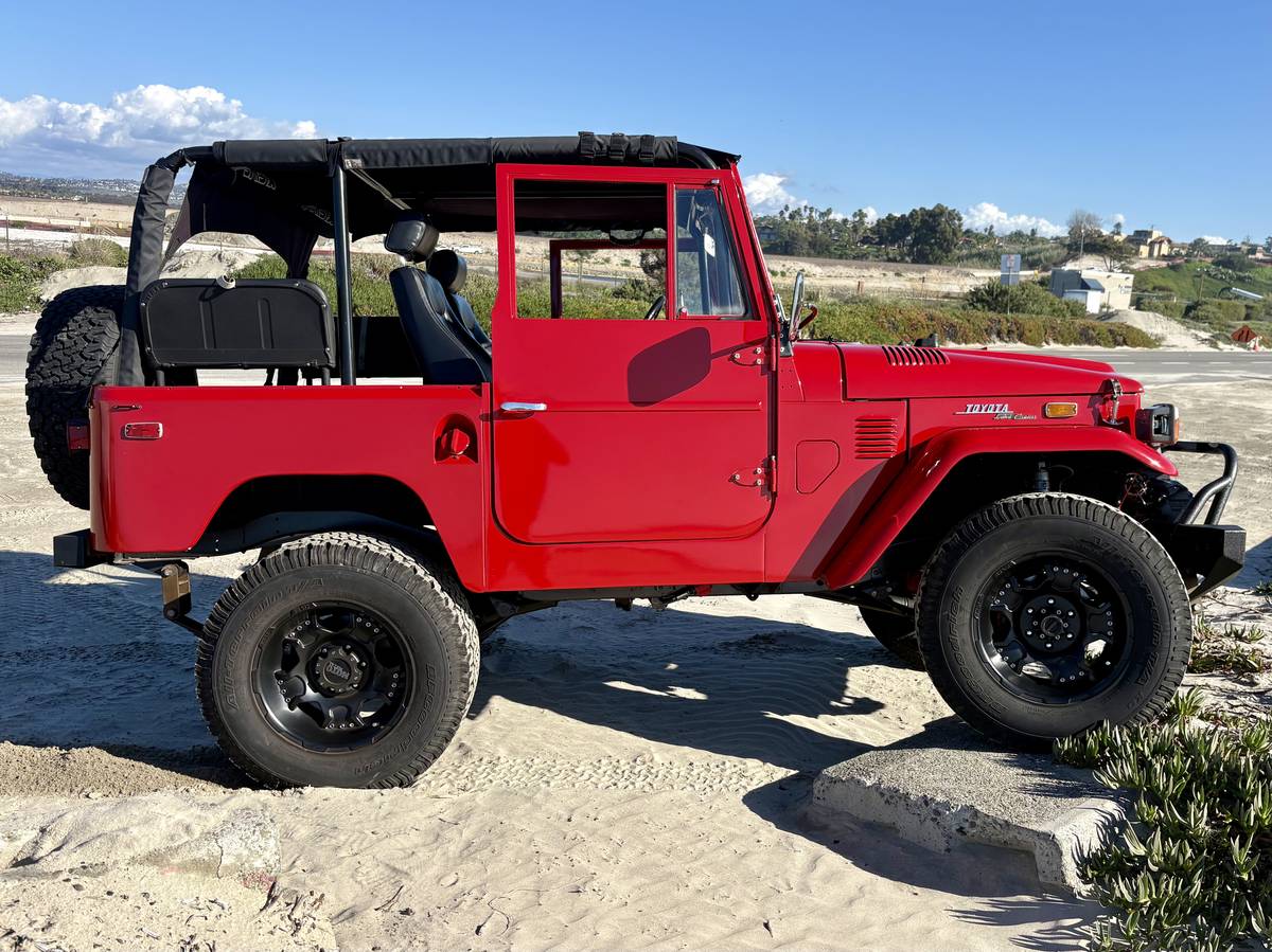 Toyota-land-cruiser-fj40-1972-red-31