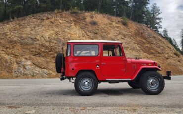 Toyota-land-cruiser-fj40-1972-red