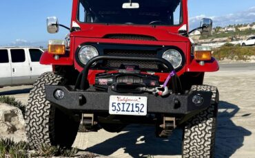 Toyota-land-cruiser-fj40-1972-red